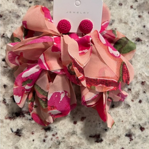 Fashionable Handmade Beaded Lace Petal Shaped Pendant Earrings - Picture 3 of 3